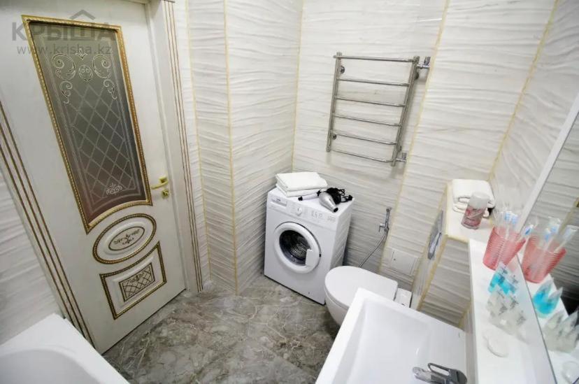 Жк Атамекен В Элитном Районе, 2 Комнатная Almatý Exterior foto
